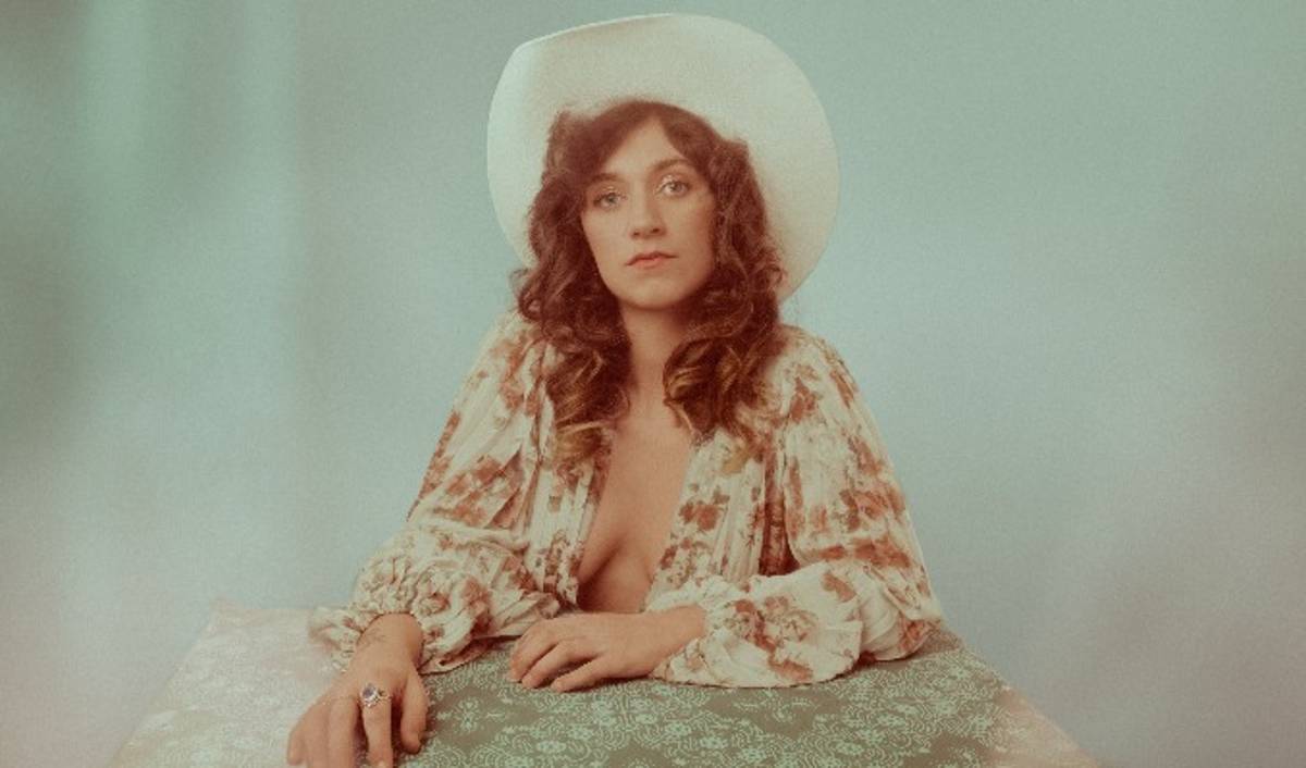Musical Vagabond Sierra Ferrell Explains Charming”Past Life” Sound (INTERVIEW)