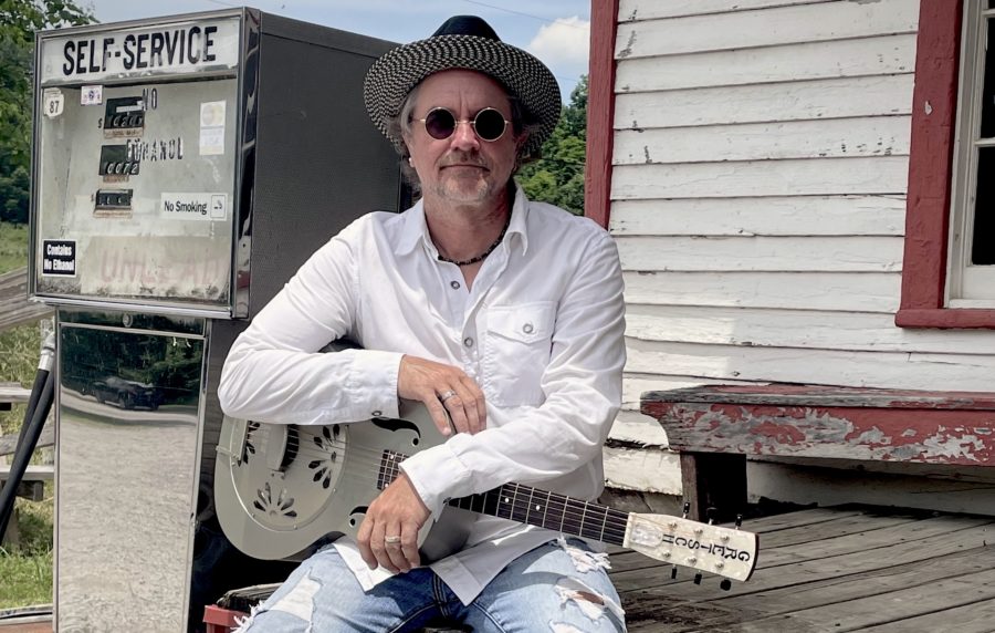SONG PREMIERE: Grand Ole Producer Bill Filipiak Drops Supercharged Blues Chops Via “When the Blues Come Calling”