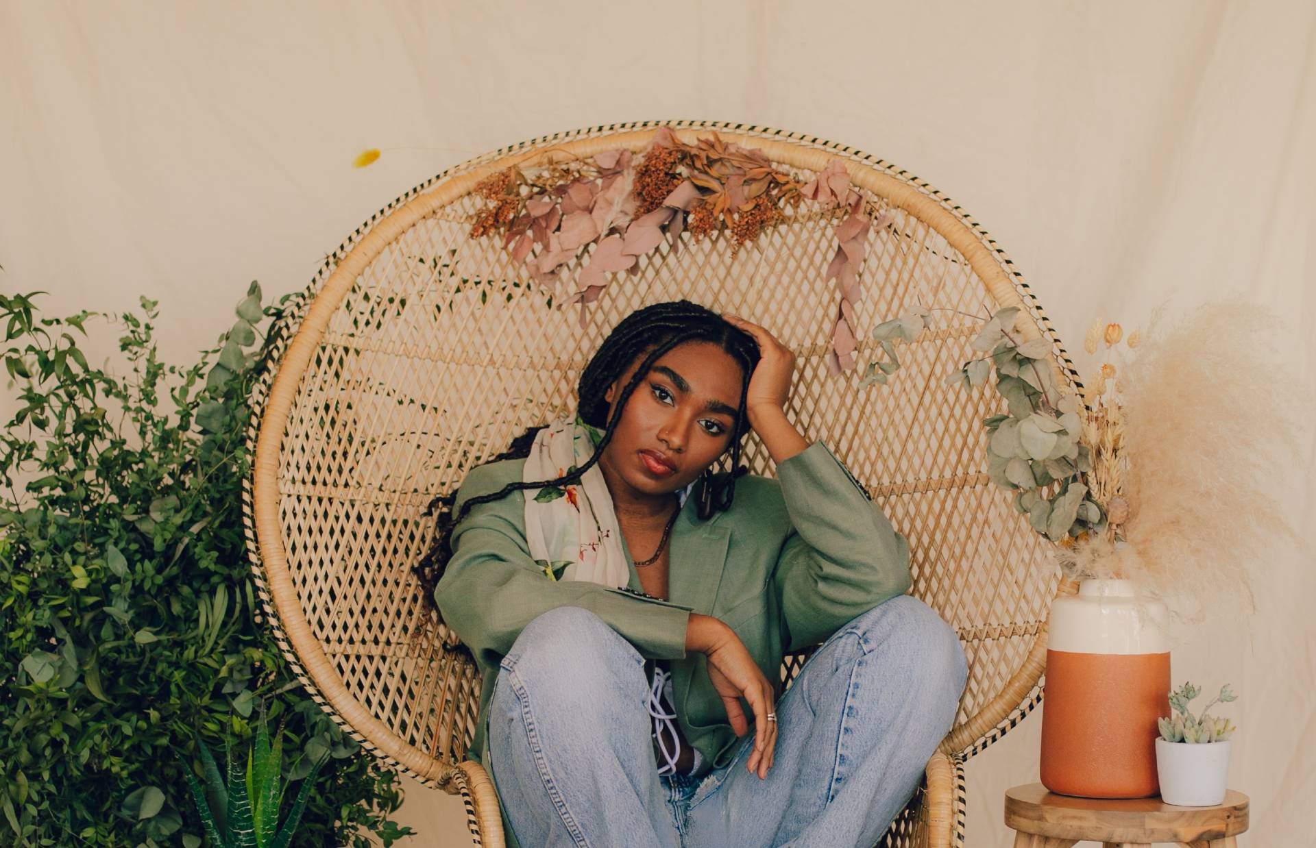 LISTEN: London Neo Soul Songstress Raelle Exhibits Vocal Prowess On “Up Sunshine”