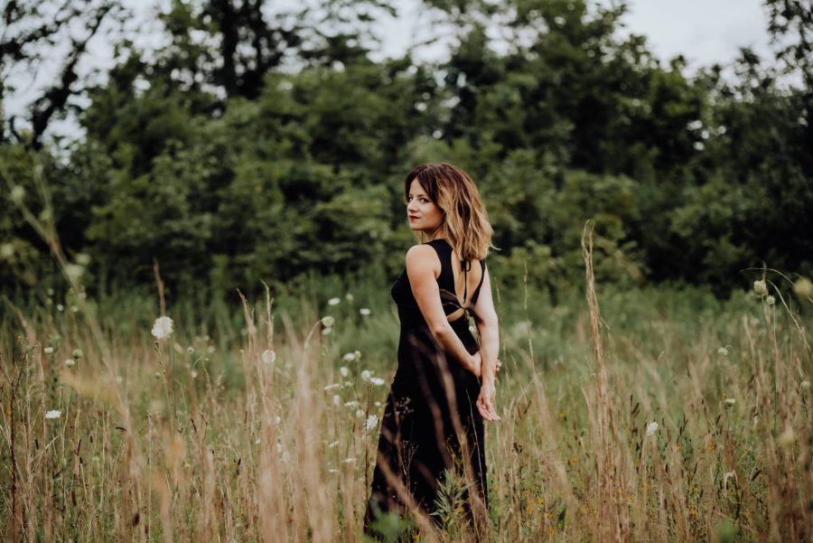 SONG PREMIERE: Mabilene Hones Vintage Openheartedness On Cinematic “Carolina”