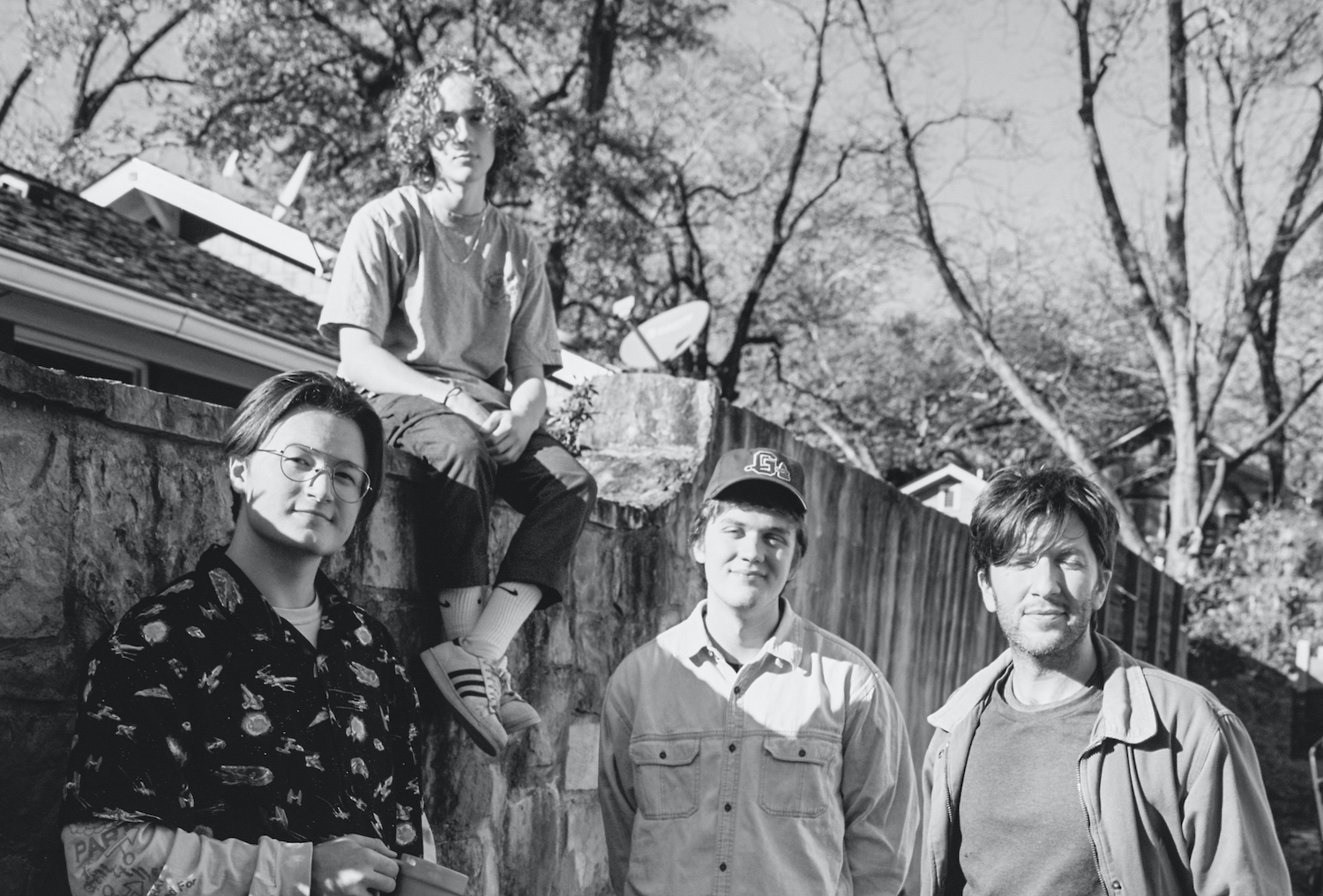 SONG PREMIERE: Drew Beskin & The Sunshine Conjure Big Indie Rock Sound on “Lisa Simpson Fangs”