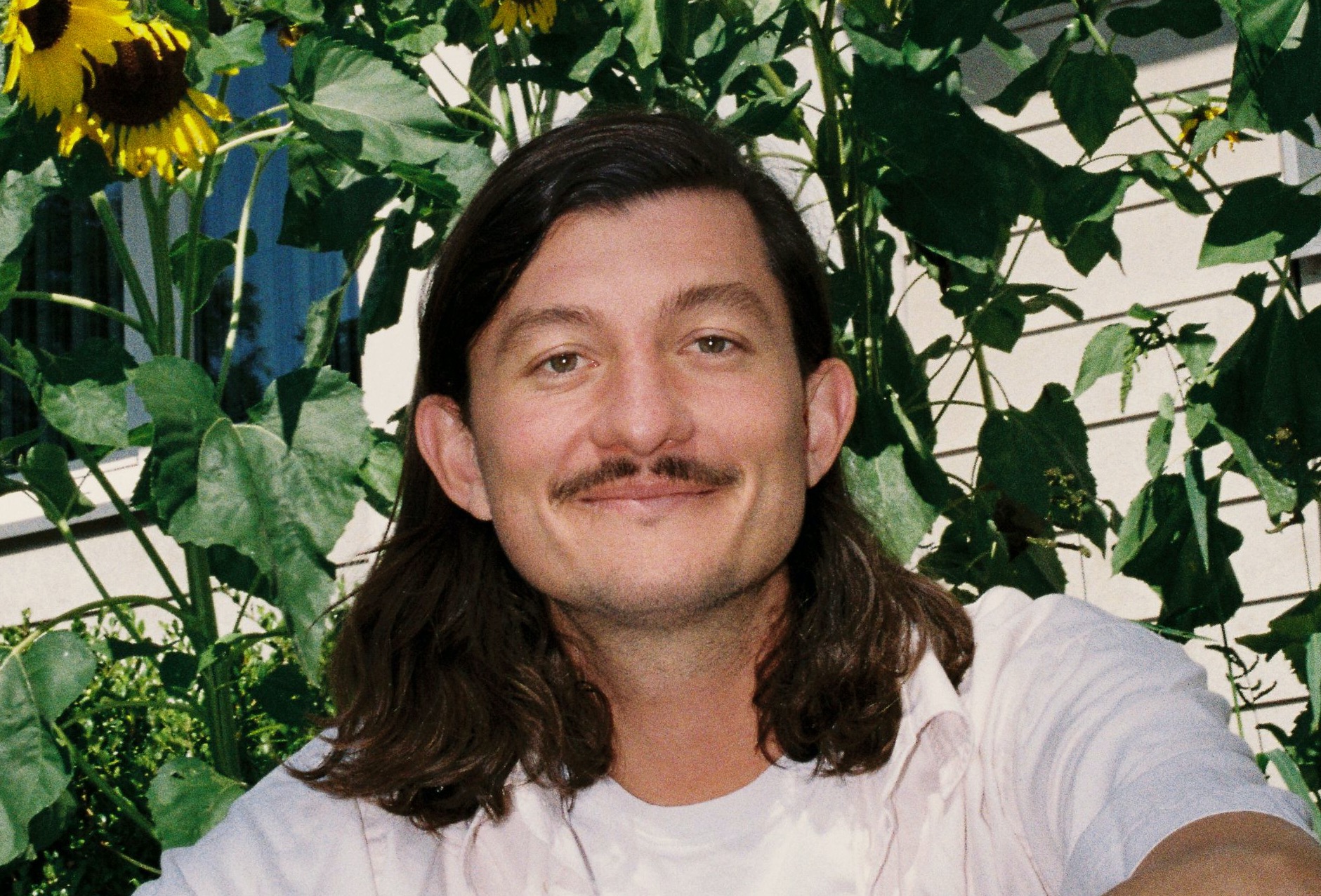 LISTEN: Jackson Dyer Arrives With Jazzy Indie Flair On “Losing Light”