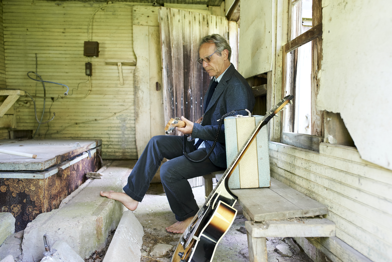 SONG PREMIERE: John DeNicola Sends a Message of Love on Power Pop Anthem “Love Divine”