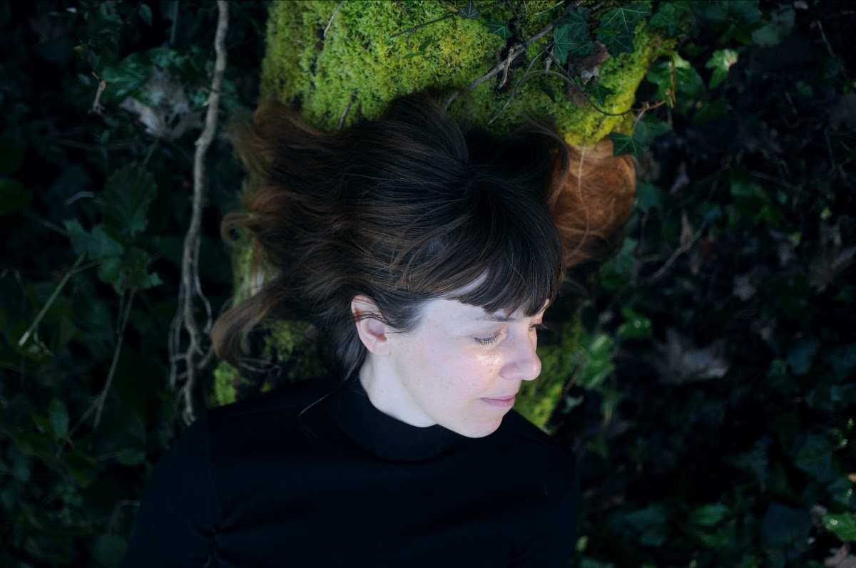 FULL LP PREMIERE:  AM Higgins Showcases Emotive Vocals & Compositional Prowess On ‘Hymning’