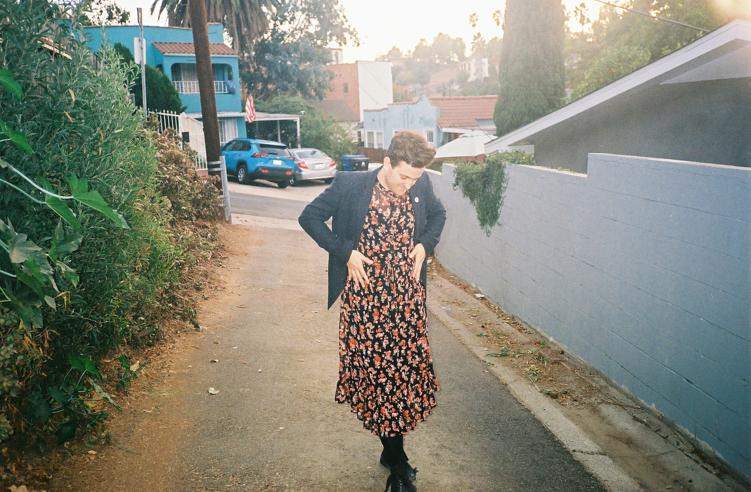 Mackin Carroll Charms with Comfortable Mix of Folk, Americana and Indie Pop on ‘Learning How To Swim’ (ALBUM REVIEW)