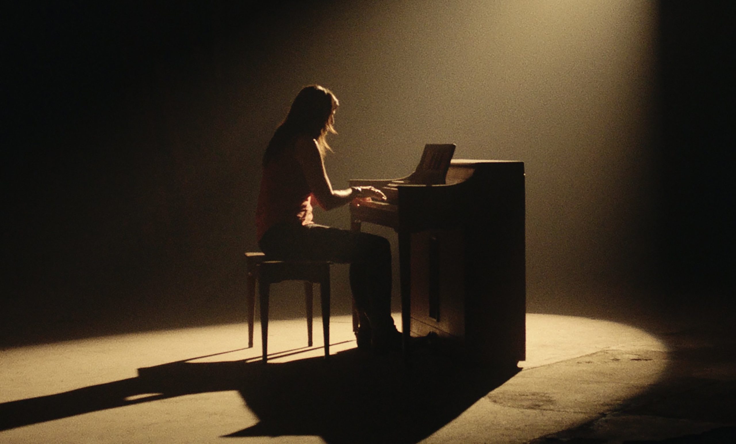 LISTEN: Laura Tsaggaris Carves Up Dynamic Vocal Grooves On “Get In The Mood”