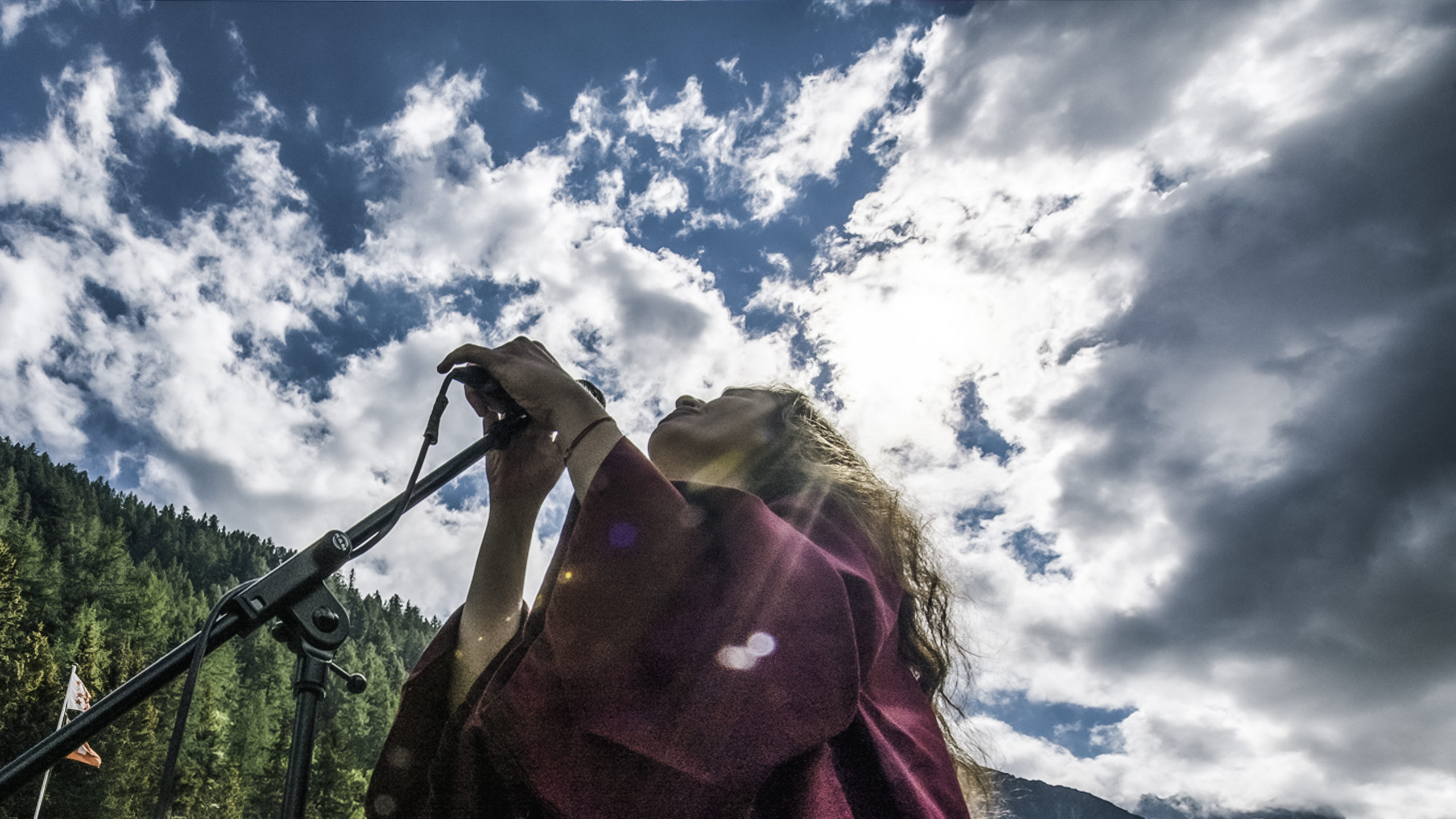 LISTEN: Frida Sings of Empowerment On Fiery & Expressive “Dawararan”