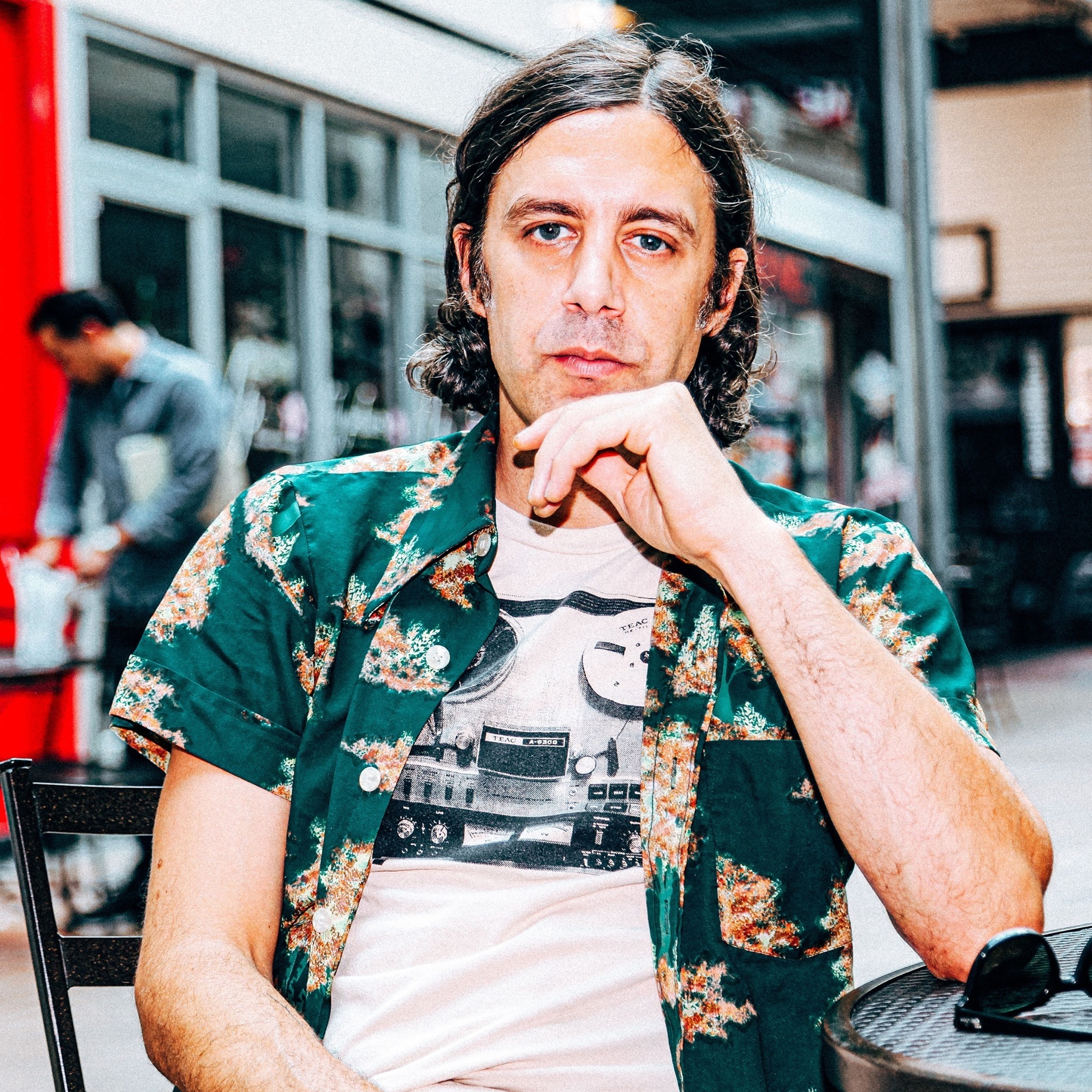 Jeremy Ivey Finds Splinters of Light Via Inventive Soundscapes On ‘Invisible Pictures’ (ALBUM REVIEW)