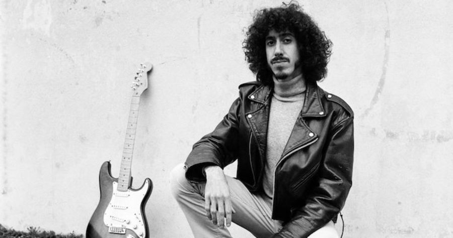 SONG PREMIERE: Chris St. Hilaire  Delivers ’70s Pop Soul On Descriptive “Traveling Man”