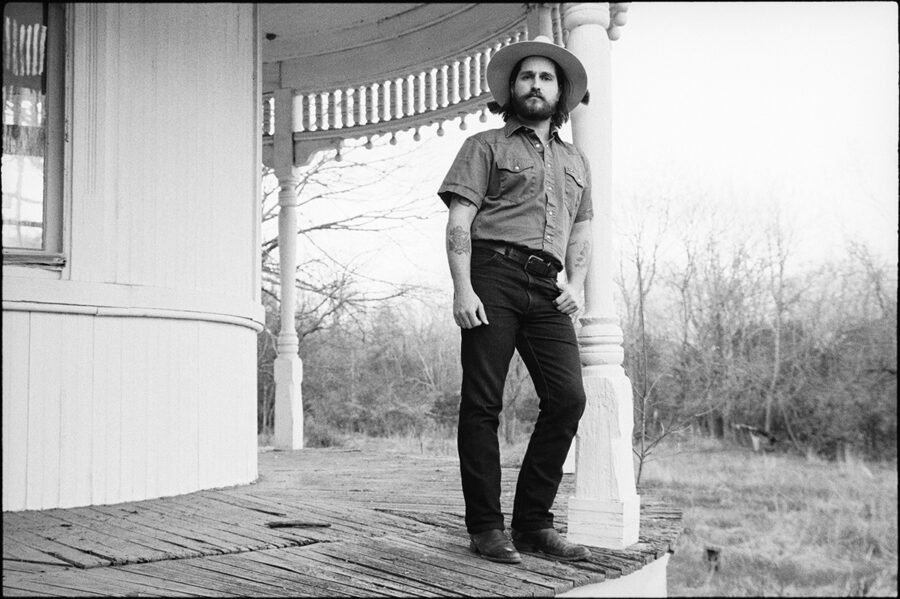 SONG PREMIERE: David Quinn Delivers Rowdy Waylon Flavors On “Down Home” Off New LP ‘Country Fresh’ Due April 15th