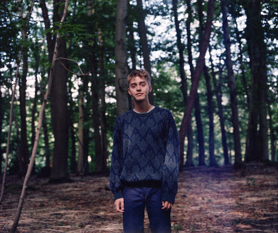 FULL ALBUM PREMIERE: Ben Auld Runs ’70s AM Gold Spectrum Readily On ‘Lemongrass’