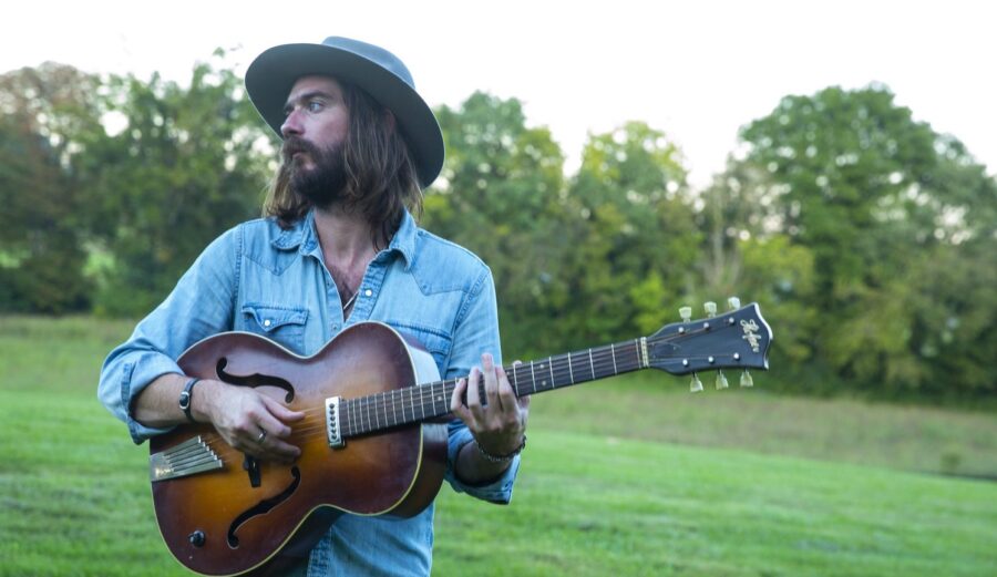 VIDEO PREMIERE: Jack Broadbent Pays Ode to Night Owls with Country-blues Crooner “Midnight Radio”