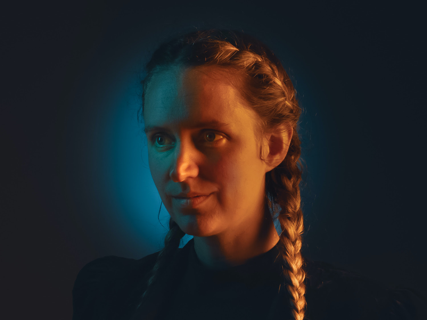 SONG PREMIERE: Anya Anastasia Shares Dreamy and Reflective Art-rock Tune “Spinning Heads”