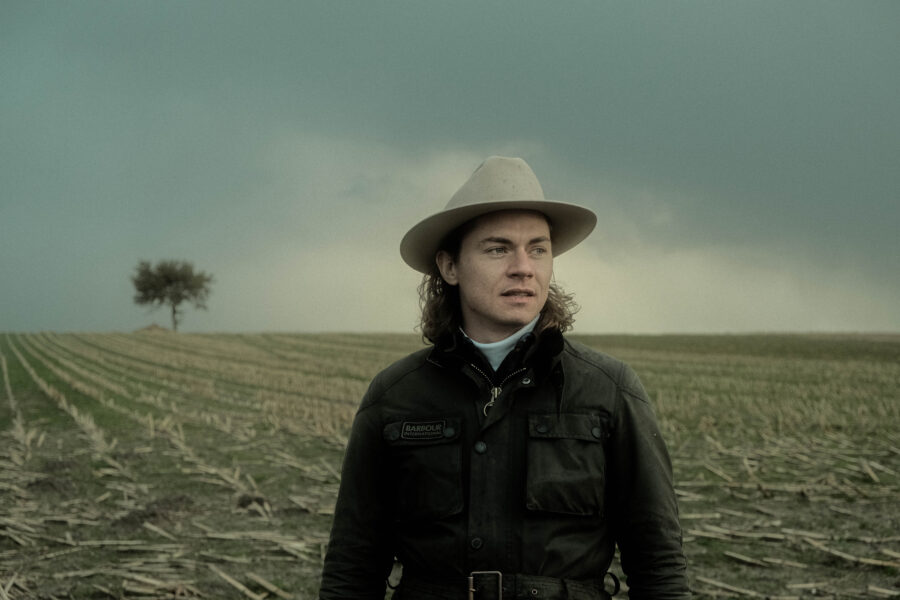 SONG PREMIERE: French Ambient Artist Piers Makes Impactful Instrumental Via Emotional “Dusk”