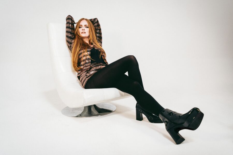 VIDEO PREMIERE: Heather Bond Brings Fiery Soul & Sultry Edge Via “Swoon-worthy”