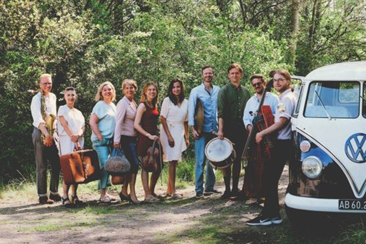 LISTEN: Tone of Voice Orchestra Stuns With Unconventional Instrumentation On “You Saw Yourself Out”