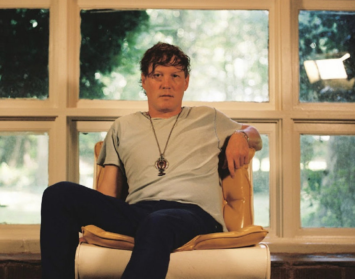 VIDEO PREMIERE: Hunter Morris & Blue Blood Drift Away with Dreamy Twang-rock on “Leaving Sedona”