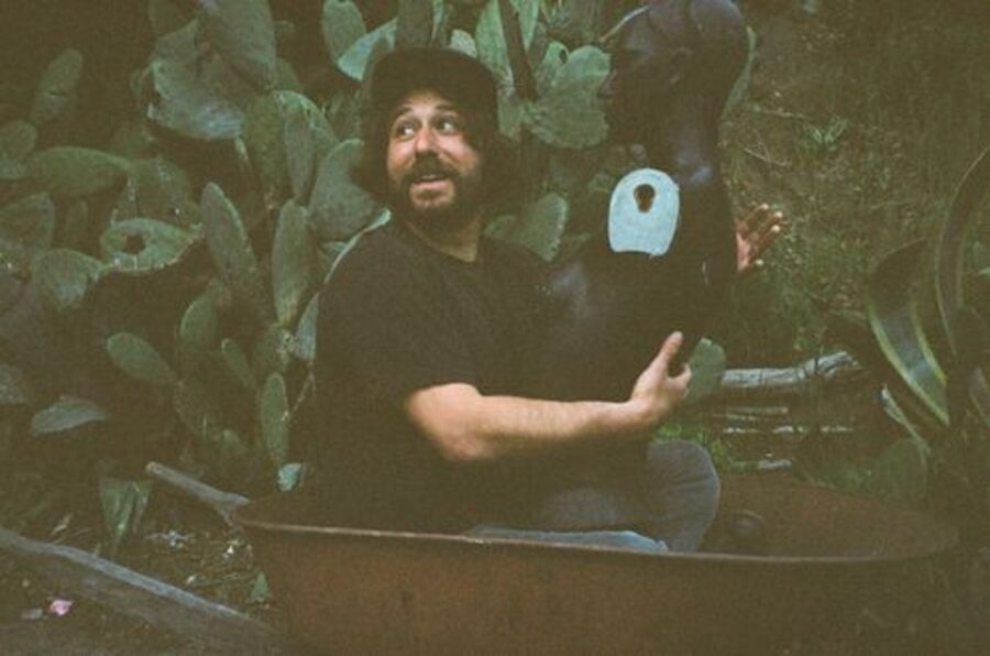 LISTEN: Joe Kaplow Delivers Inviting Living Room Folk-Rocker On “Tunnel Vision”
