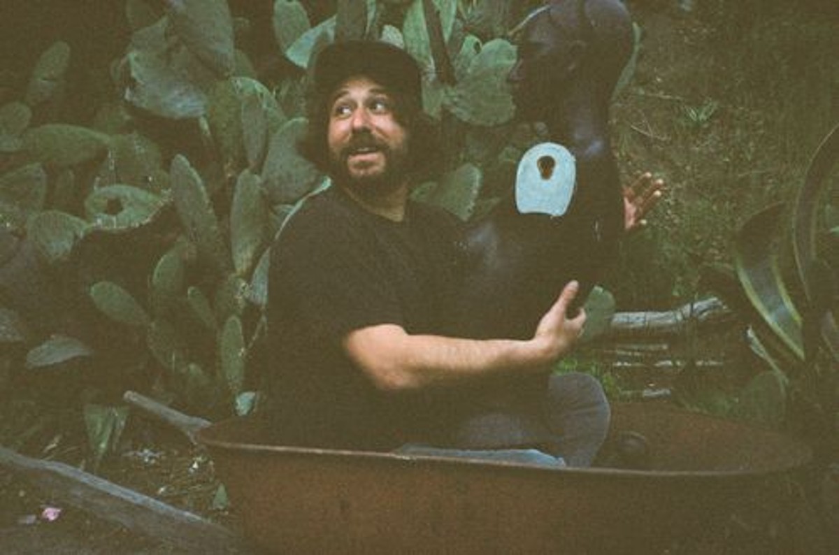 LISTEN: Joe Kaplow Delivers Inviting Living Room Folk-Rocker On “Tunnel Vision”