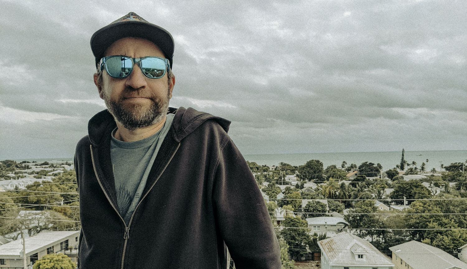 SONG PREMIERE: Terry Ohms Rails Against Conservative Media with Cool Indie Rocker “I Only Listen To The Power Station”