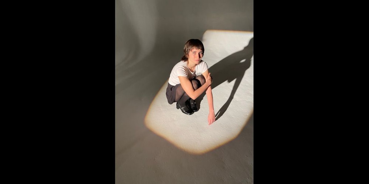 LISTEN: Bindy Bridges Post-Punk Instrumentals  With Whimsical Wordplay On “Poison Envy”