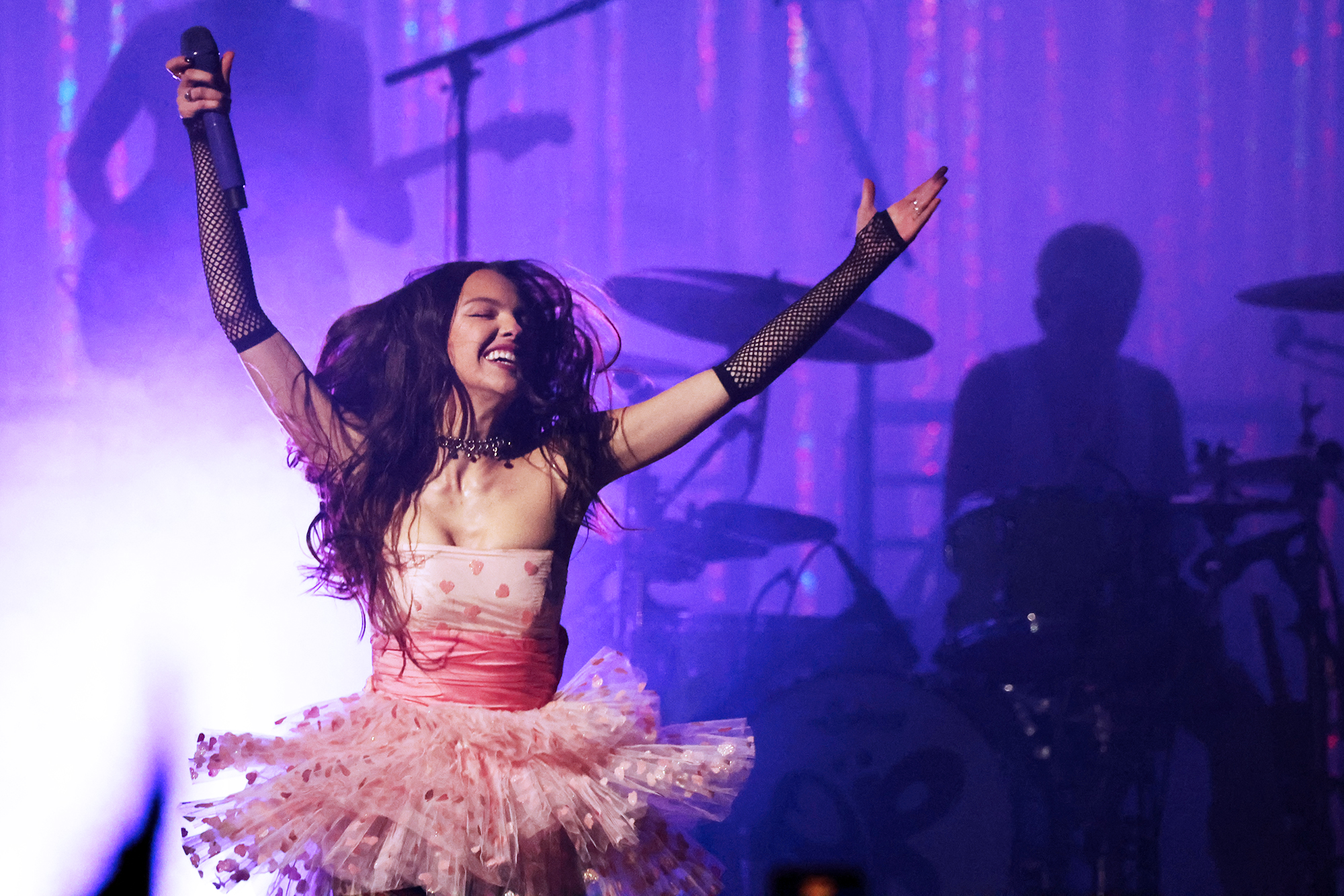 At Detroit’s Masonic Temple, Olivia Rodrigo Proves Hot Demand Worthy (SHOW REVIEW/PHOTOS)