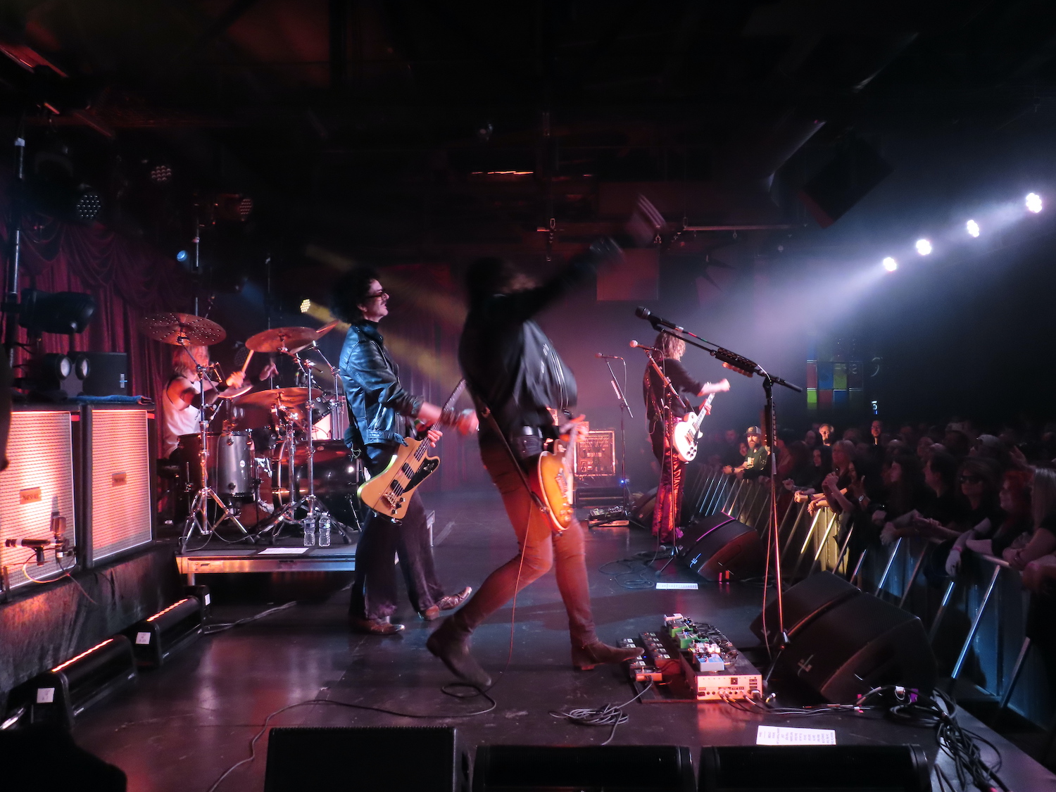 The Darkness Close In On a Marathon ‘Motorheart’ Finish Line At Brooklyn Bowl Philadelphia  (SHOW REVIEW)