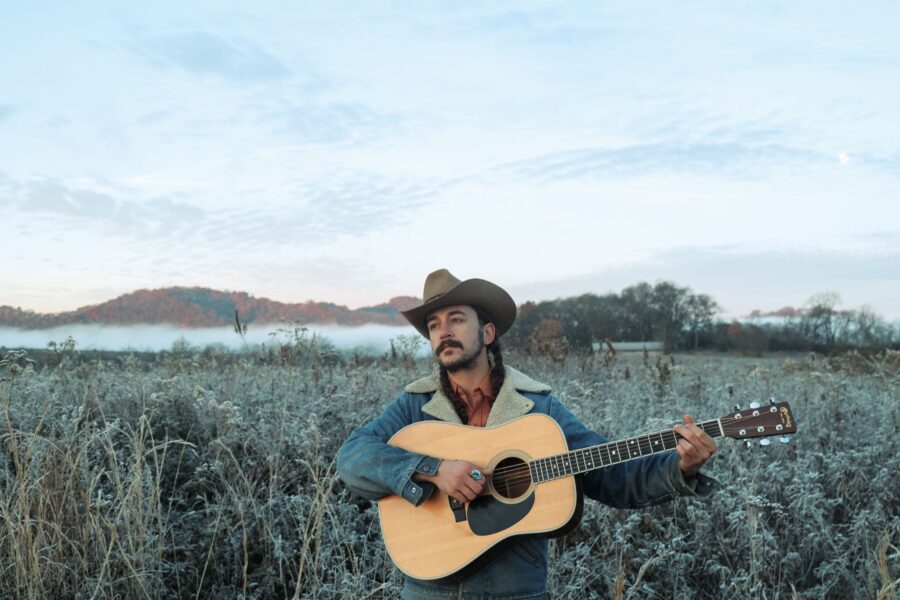 VIDEO PREMIERE: Zach Willdee Raises Middle Finger On Twangy Outlaw Anthem “Climbing The Ladder”