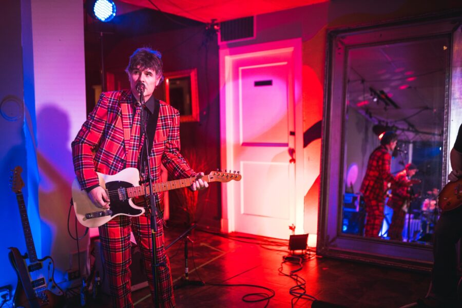 SONG PREMIERE: Brian Lisik Brings Old-School Rock Charmer On “Sleeping With a Moron” (Live)