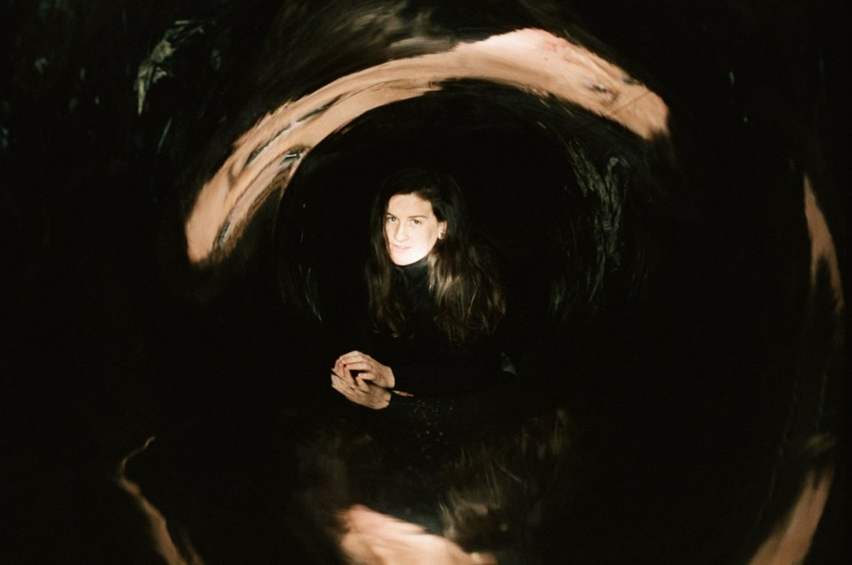 Barrie Delivers Danceable & Angular Indie at Chicago’s Schubas Tavern (SHOW REVIEW)