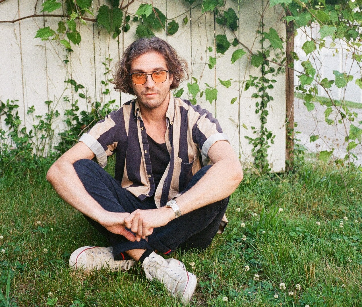 SONG PREMIERE: Damion Lets Yacht Groove Fly Strong On Pristine “Company Man”