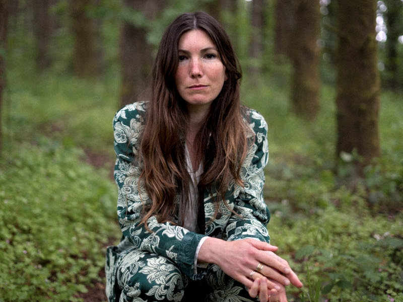 Anna Tivel Announces New LP ‘Outsiders’