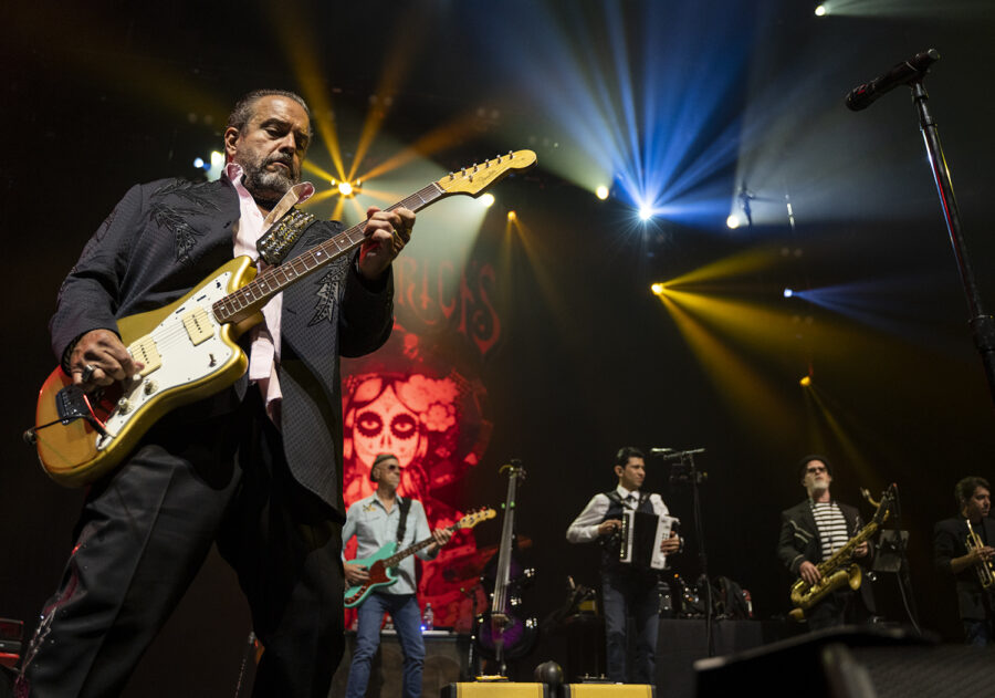 The Mavericks Charm Austin with Lively Performance (PHOTOS)