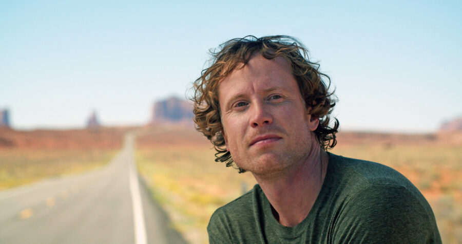 VIDEO PREMIERE: Scott Clay Blends Introspective Lyrics with Expansive Rock Sound on “Let It All Lay Bare”