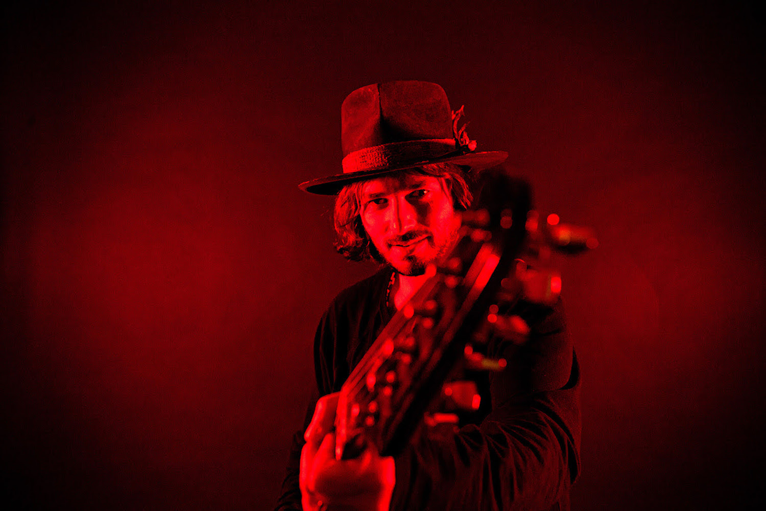 Andrew Weiss And Friends Bring Together Folk-Rock and Power Pop on Expansive LP ‘Sunglass And Ash’ (ALBUM REVIEW)