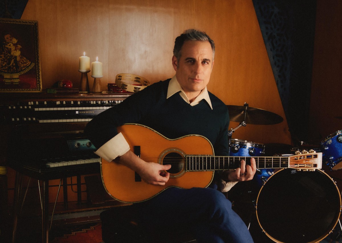 LISTEN: Greg Loiacono Delivers Retro Flavored Soul/R&B On Spirited “Giving It All Away”