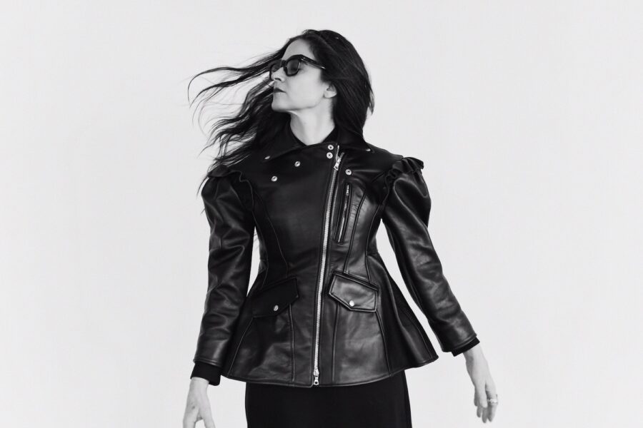 SONG PREMIERE: Lara Taubman Lets Americana-folk Harmonies Shine on “The Water”