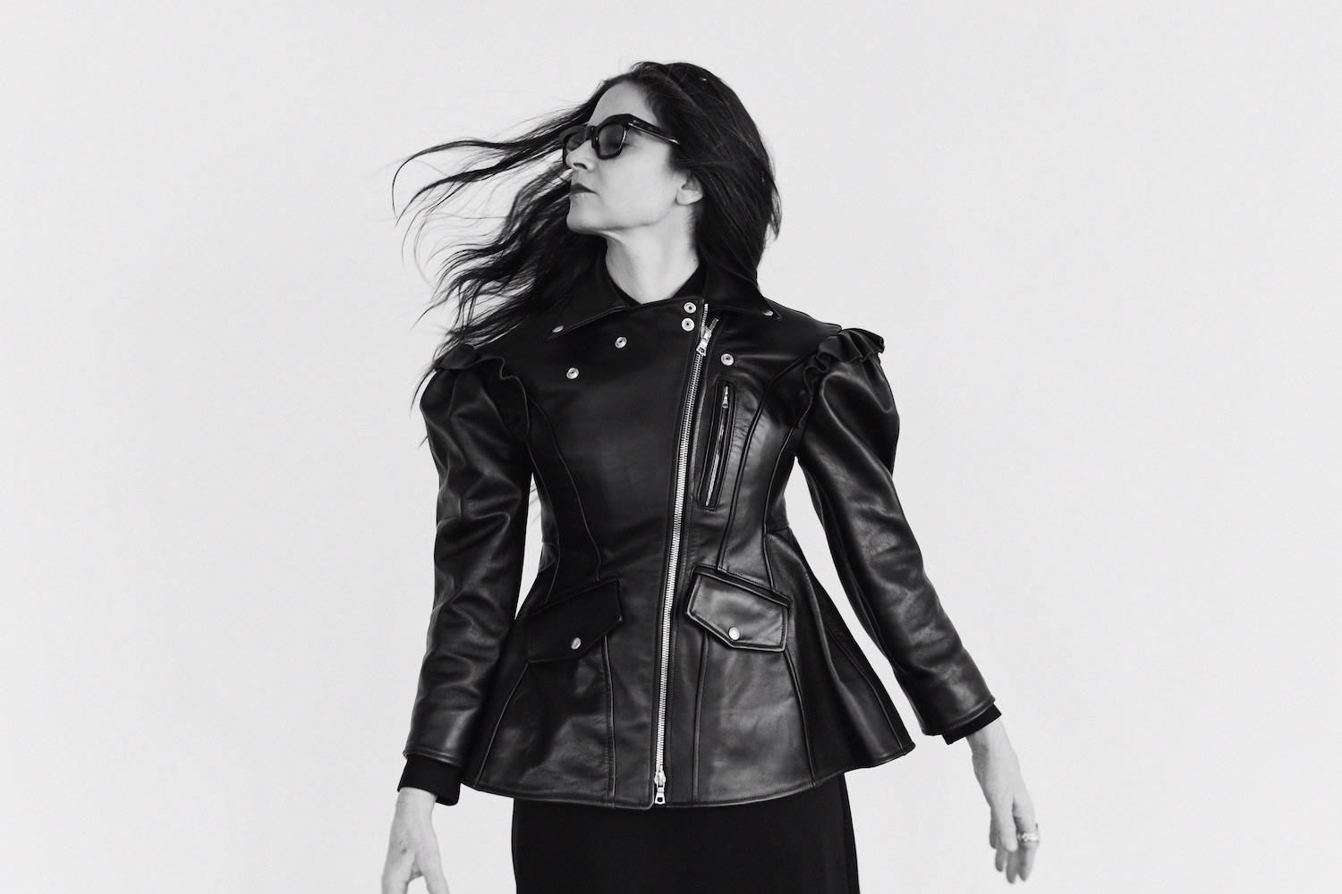 SONG PREMIERE: Lara Taubman Lets Americana-folk Harmonies Shine on “The Water”