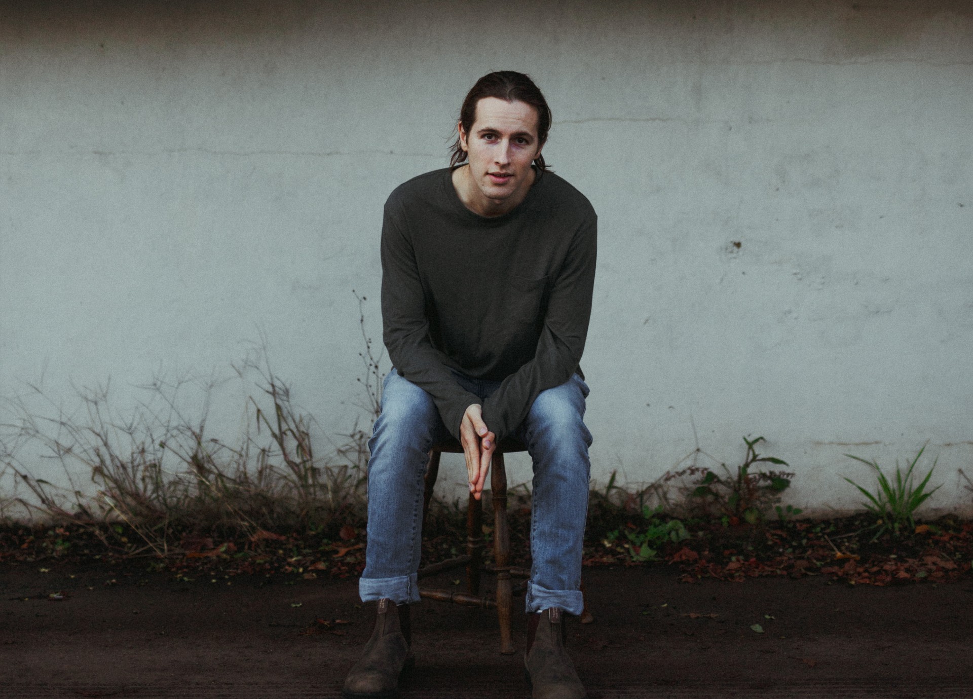 LISTEN: Riley Pearce Drops Atmospheric Charm On Alt-Folk Number “The Water”