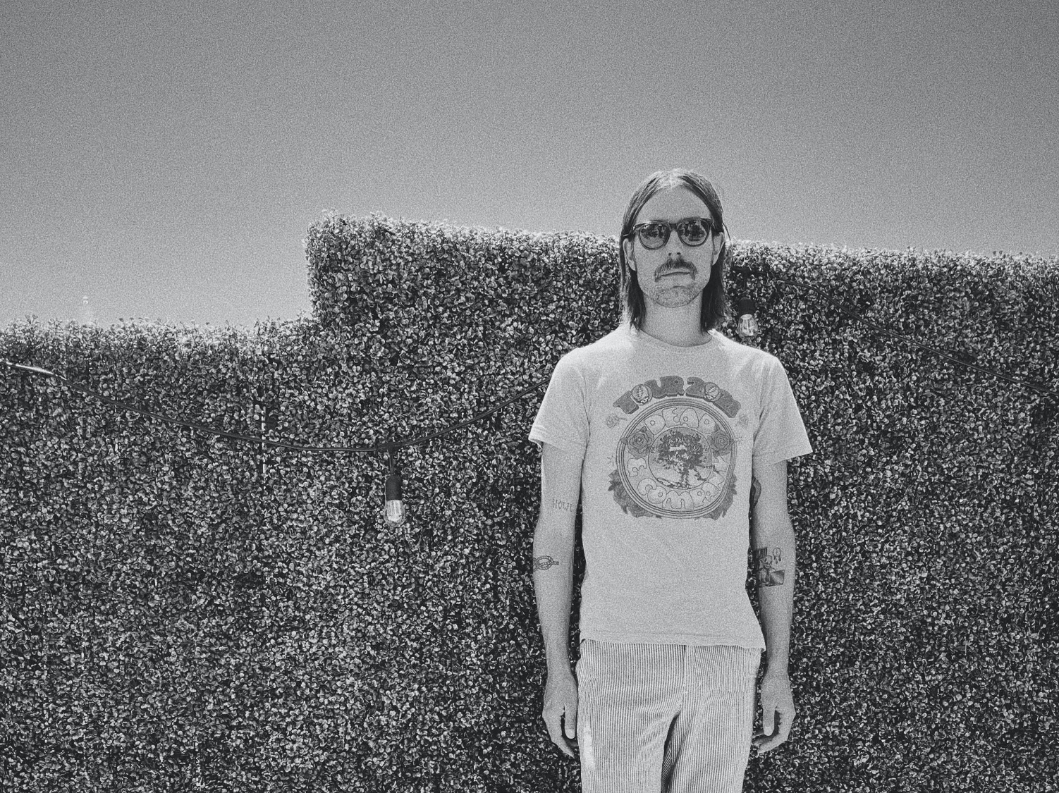 VIDEO PREMIERE: Ryan Traster Takes to the Desert with Feel-good Rocker “The Night’s Got You”