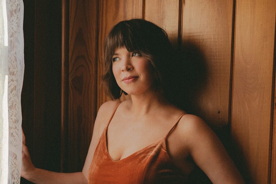 SONG PREMIERE: Veronica Stanton Brings Sticky & Lush Harmonies Via “Quick Fix” Off New LP ‘Caught Up on a Feeling’ out 9/16