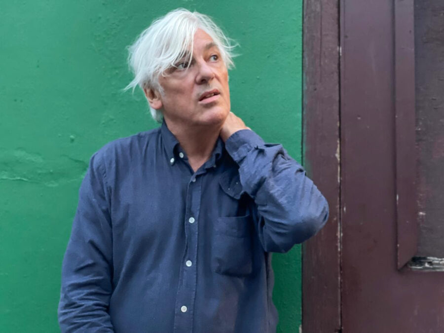 Robyn Hitchcock Nails Another Kaleidoscope Pop Record With ‘SHUFFLEMANIA!’ (ALBUM REVIEW)