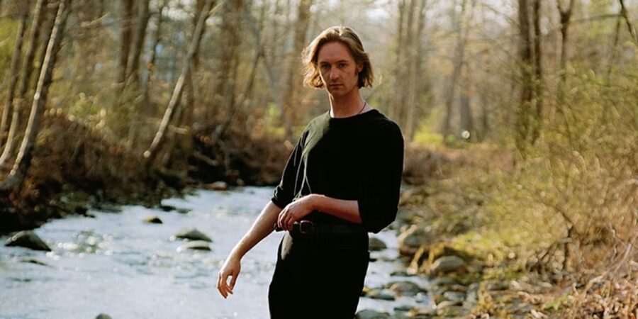 SONG PREMIERE: Miles Hewitt Strums Up Fantastical Imagery On Folk Diamond “Moongreening”