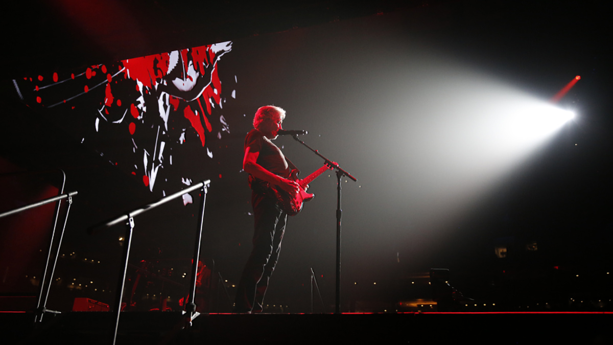 Roger Waters Gives Boston Blazing Career Retrospective (SHOW REVIEW/PHOTOS)