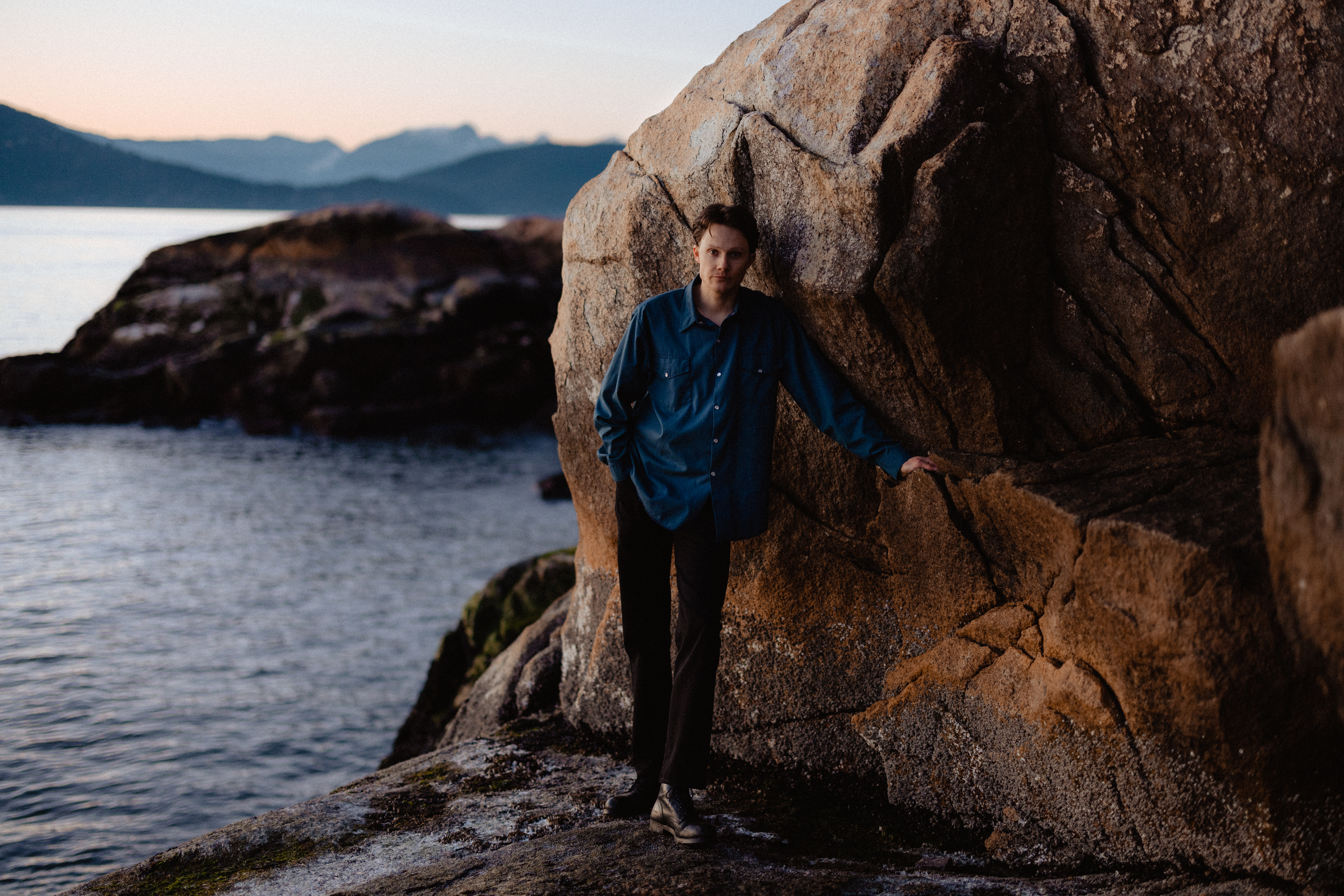 LISTEN: On “Deepfakes,” Colyn Cameron Keeps It Mysteriously Folky & Psychedelic