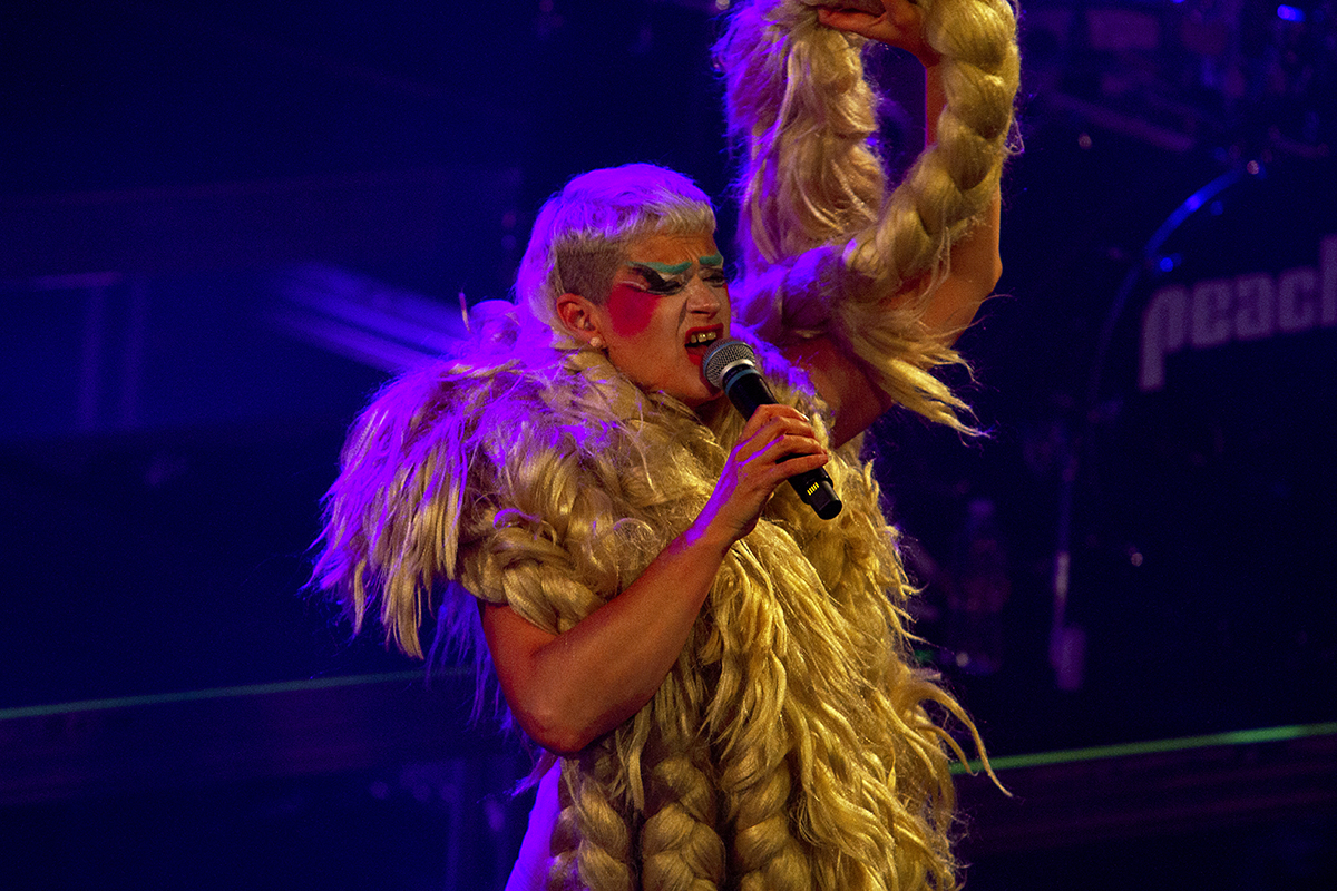 Peaches Stuns & Provokes At Minneapolis’ Varsity Theatre (PHOTOS)