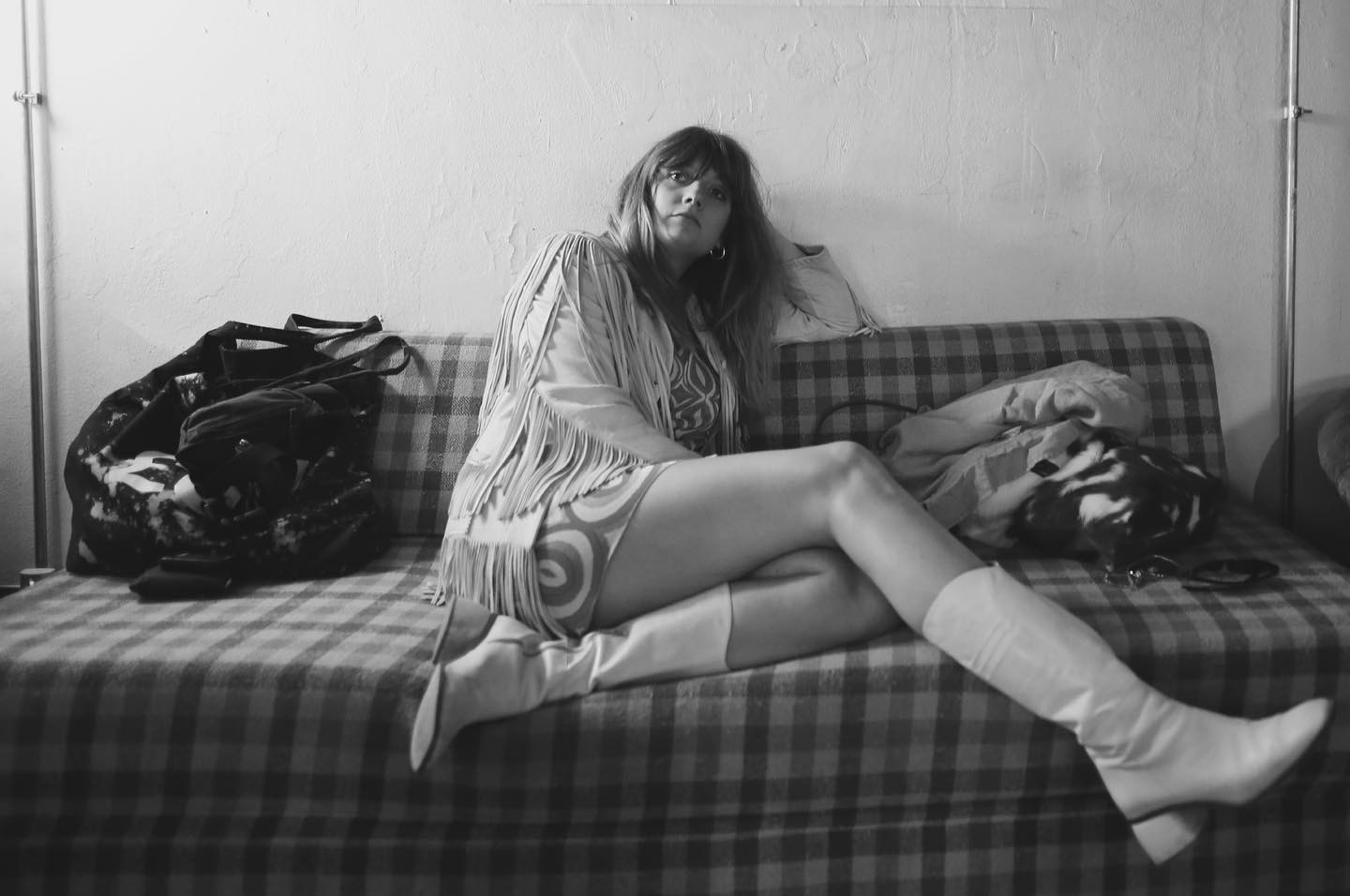 LISTEN: Cara Louise Dazzles With Lush & Aching Country Swooner “Must Be Nice”