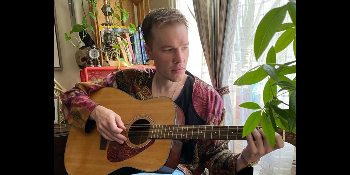 LISTEN: Dan Miraldi Heralds ’70s Echoing Vocal Harmonies On “Peace Of Mind”