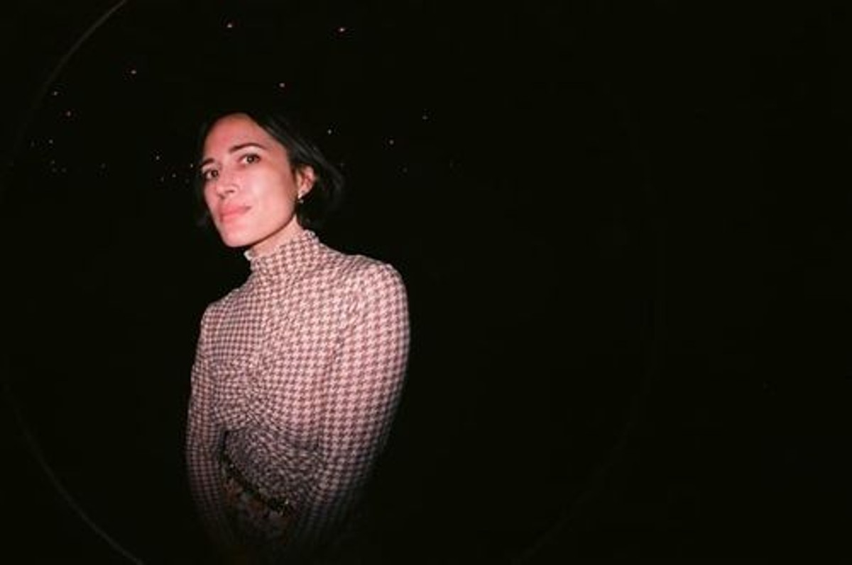 LISTEN: Mol Sullivan Drops Perceptive Indie Guitar Rock On “Deep End Dive”