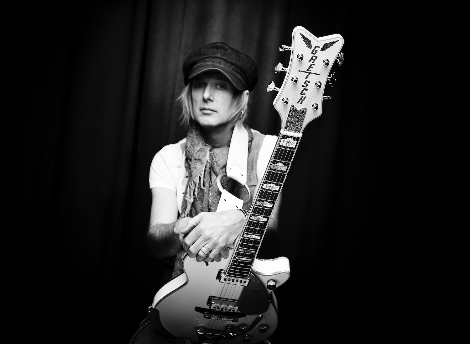 SONG PREMIERE: Lions & Ghosts Returns with Sunny Care-free Power Pop on “Gurl I Luv You”